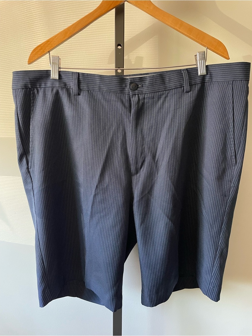 Greg Norman Golf Shorts Navy Blue Pinstripe Flat Front Size 40